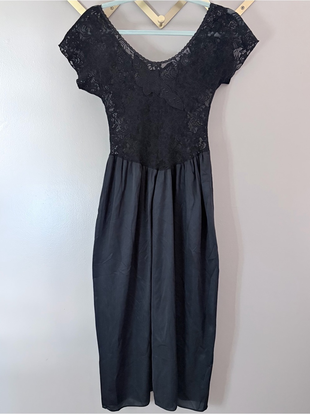 Vintage Gloria Vanderbilt Black Lace Midi Slip Dress Medium